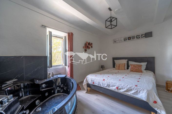 Image No.19-5 Bed Property for sale