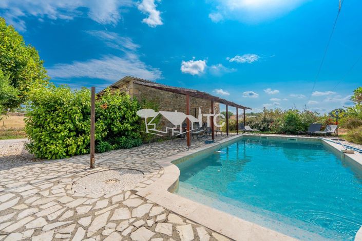 Image No.2-5 Bed Property for sale