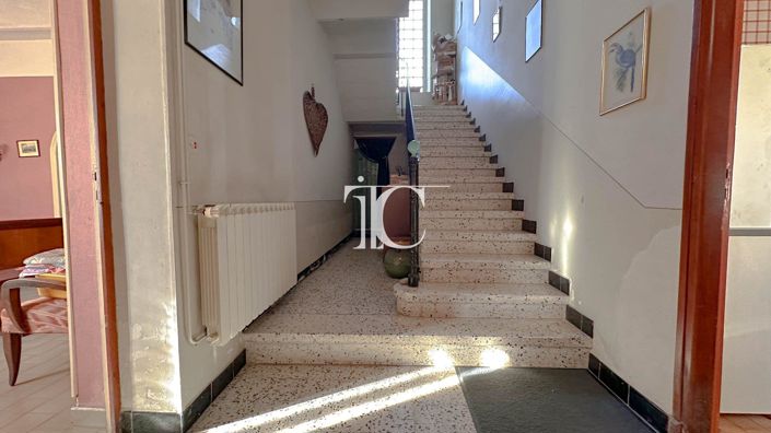 Image No.11-3 Bed House for sale