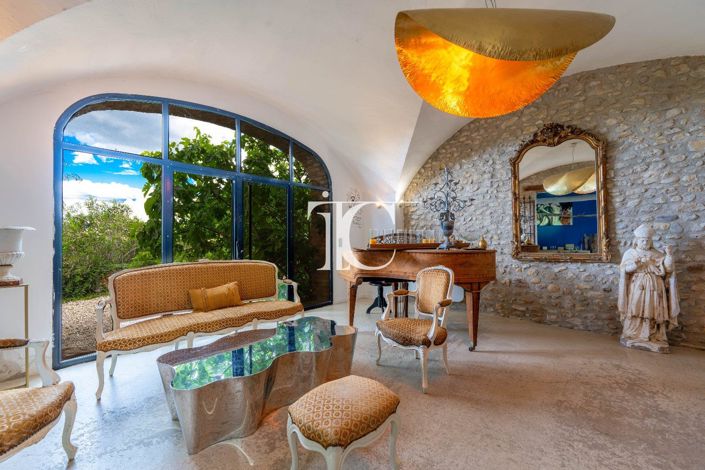 Image No.11-6 Bed Property for sale