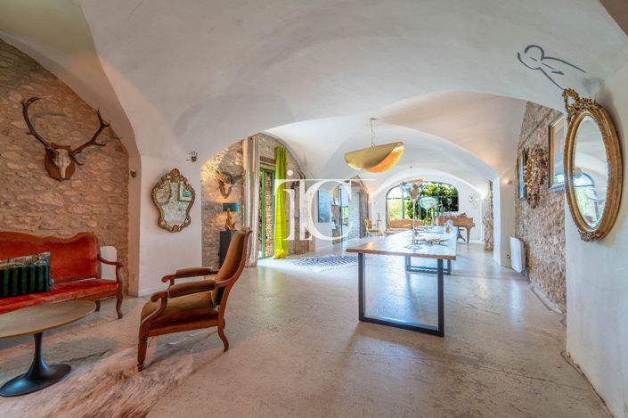 Image No.14-6 Bed Property for sale