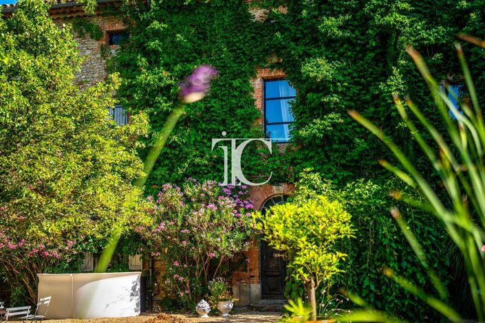 Image No.17-6 Bed Property for sale