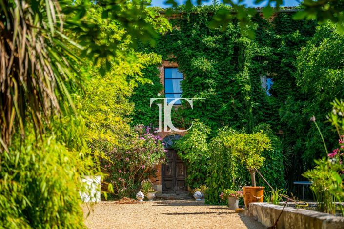 Image No.4-6 Bed Property for sale