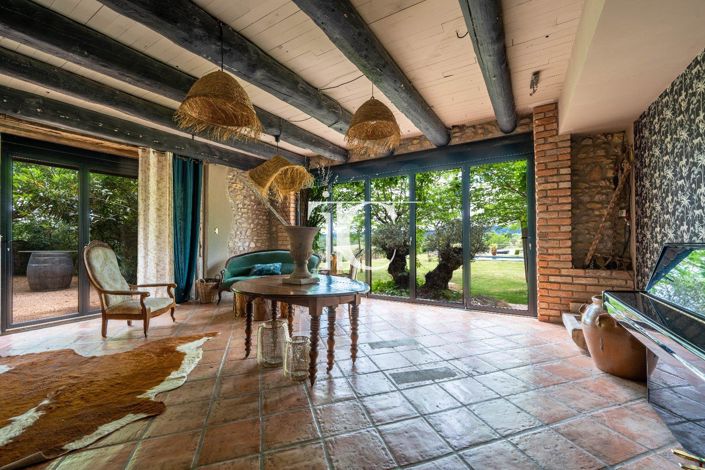 Image No.9-6 Bed Property for sale