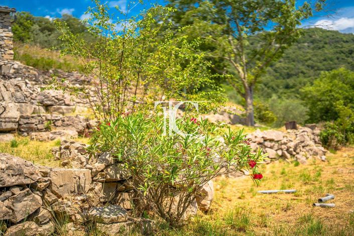 Image No.11-10 Bed Property for sale