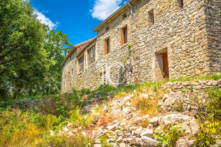 Image No.19-10 Bed Property for sale