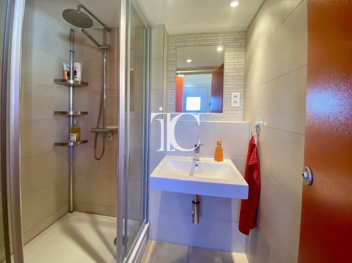 Image No.9-2 Bed House for sale