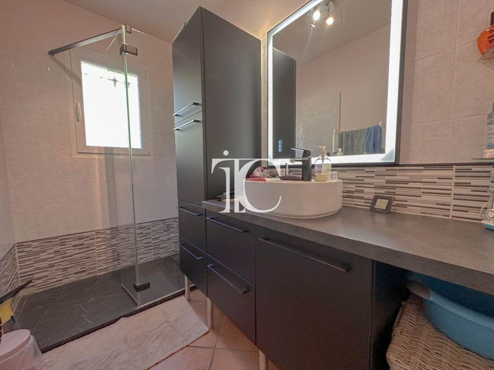 Image No.11-2 Bed House for sale