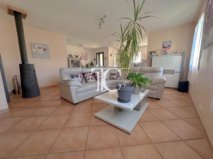 Image No.4-2 Bed House for sale