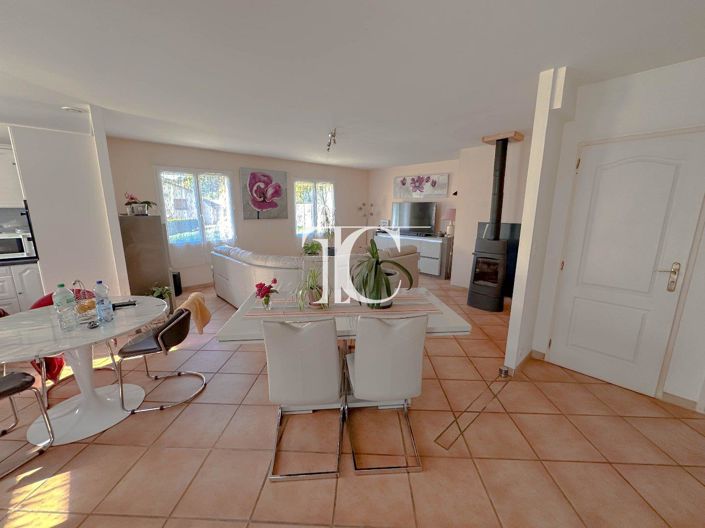 Image No.7-2 Bed House for sale