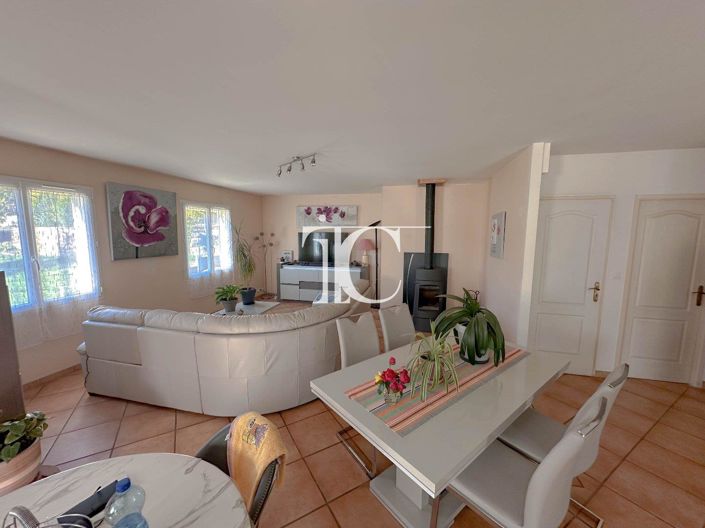 Image No.8-2 Bed House for sale