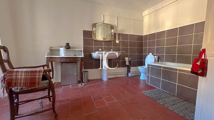 Image No.8-2 Bed House for sale