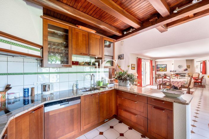 Image No.10-3 Bed House for sale