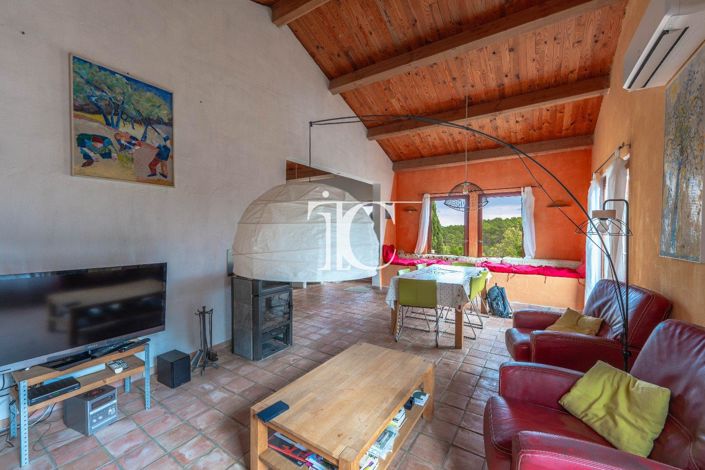 Image No.2-4 Bed House for sale