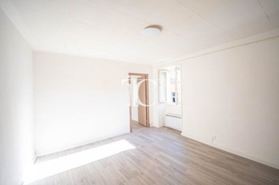 1 - Les Vans, Apartment