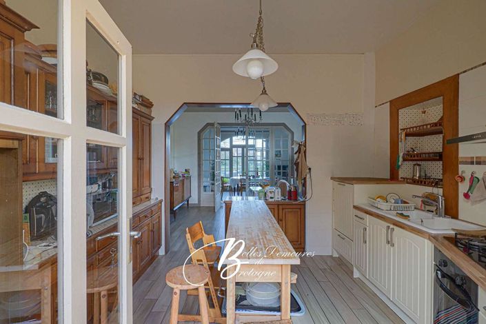 Image No.8-8 Bed House for sale