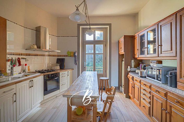 Image No.9-8 Bed House for sale