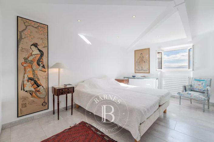 Image No.10-7 Bed House for sale