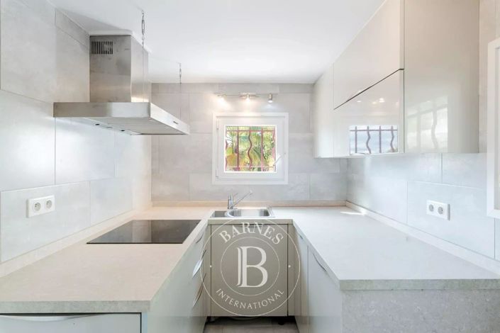 Image No.14-7 Bed House for sale