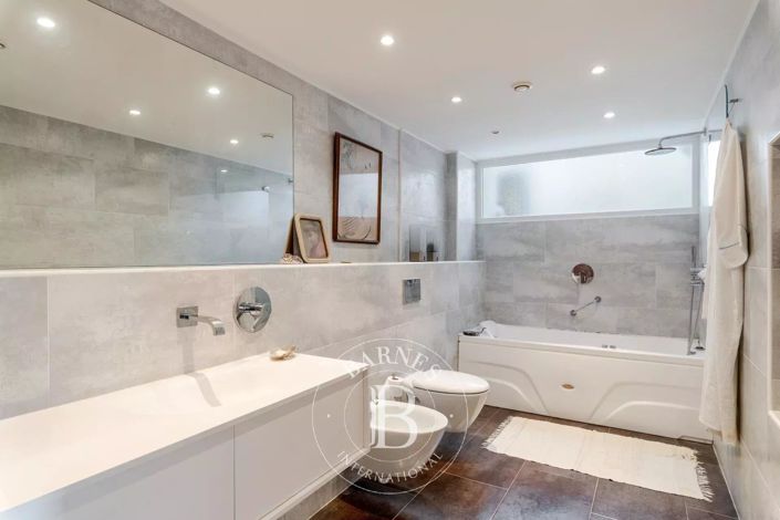 Image No.16-7 Bed House for sale