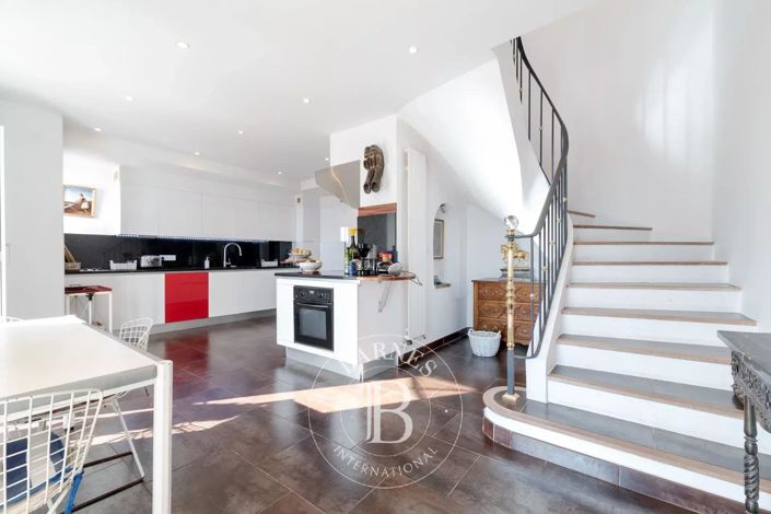 Image No.9-7 Bed House for sale