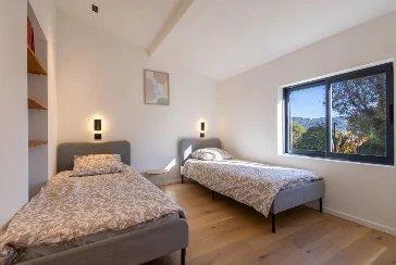 Image No.12-4 Bed House for sale