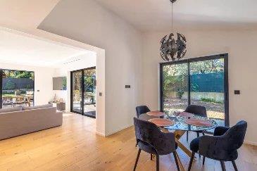 Image No.8-4 Bed House for sale