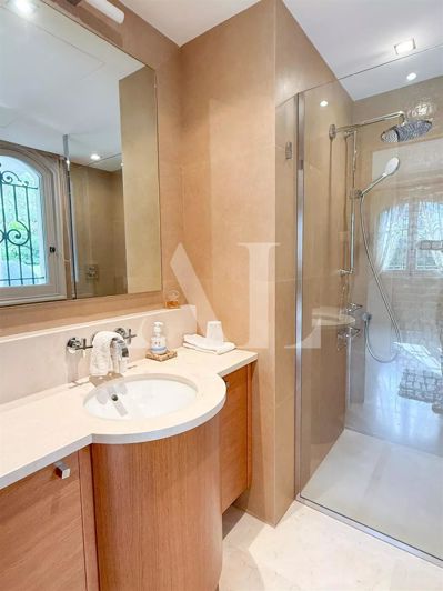 Image No.17-7 Bed House for sale