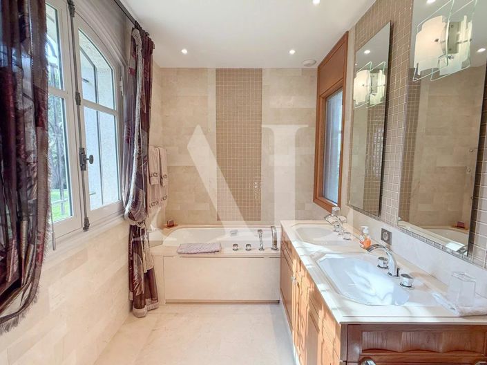 Image No.19-7 Bed House for sale