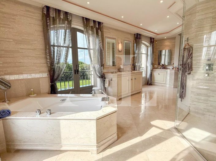 Image No.6-7 Bed House for sale