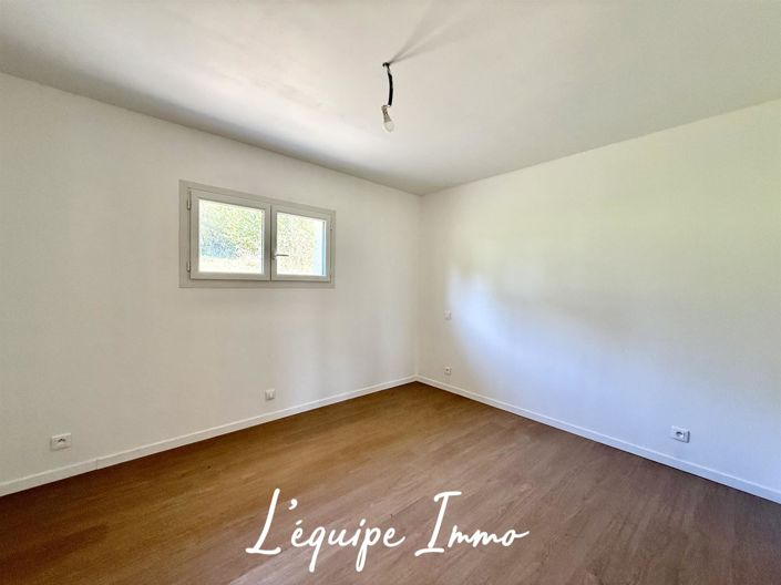 Image No.16-4 Bed House for sale