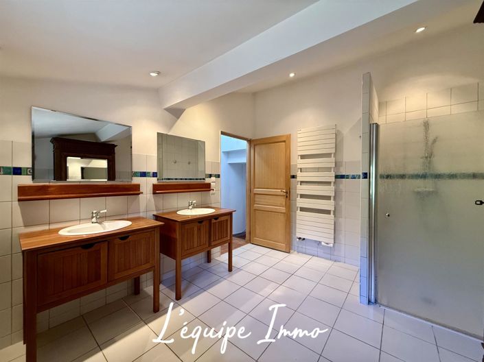 Image No.8-4 Bed House for sale