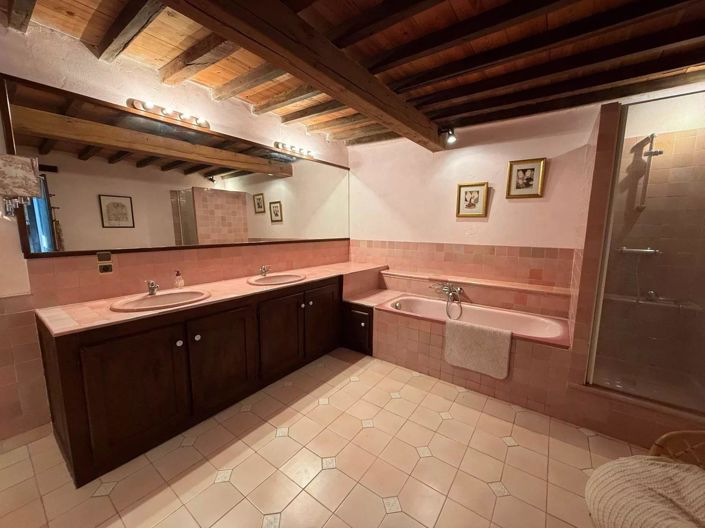 Image No.7-5 Bed House for sale