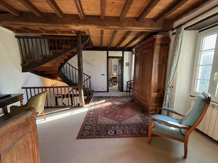 Image No.8-5 Bed House for sale