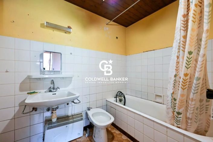 Image No.6-8 Bed House for sale