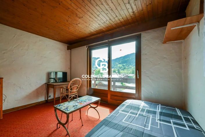 Image No.8-8 Bed House for sale