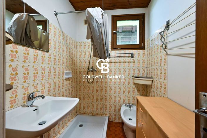 Image No.9-8 Bed House for sale