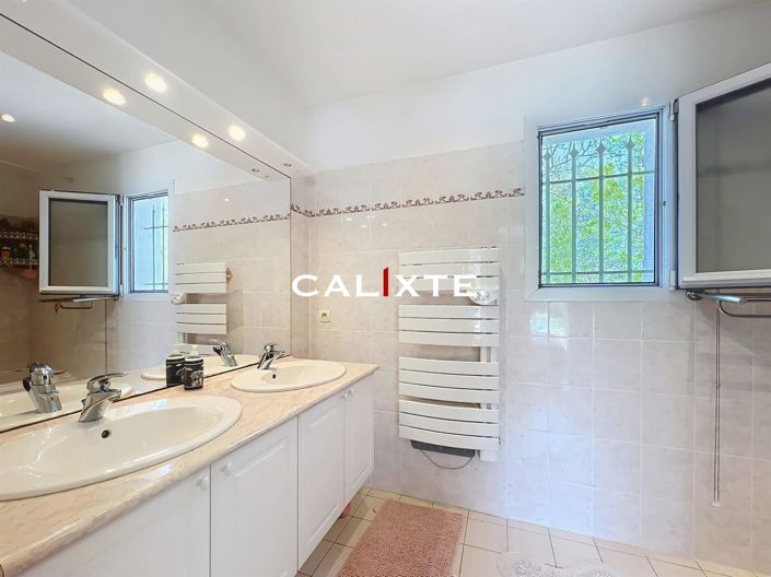 Image No.17-4 Bed House for sale