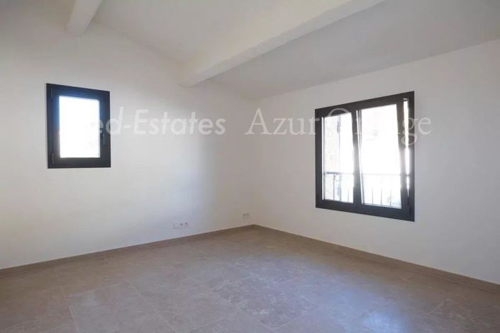 Image No.15-4 Bed House for sale