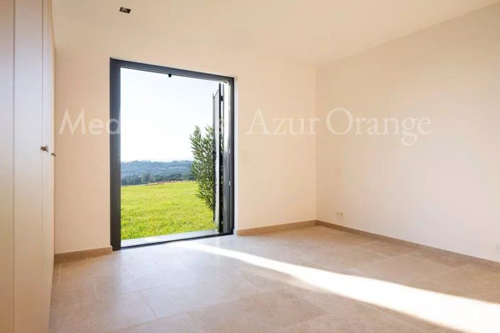 Image No.8-4 Bed House for sale