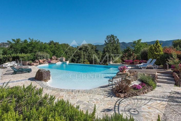 Image No.2-8 Bed House for sale