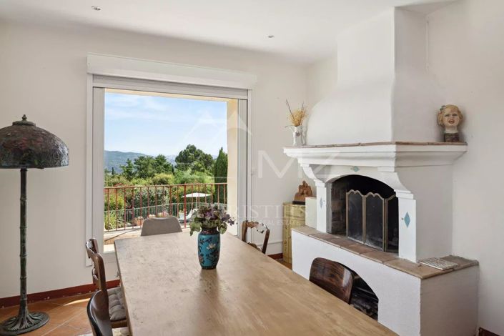 Image No.4-8 Bed House for sale