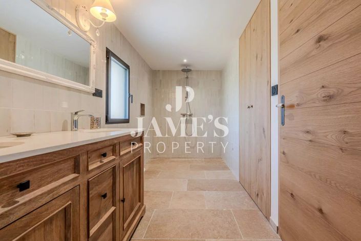 Image No.8-4 Bed House for sale