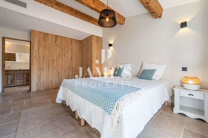 Image No.8-4 Bed House for sale