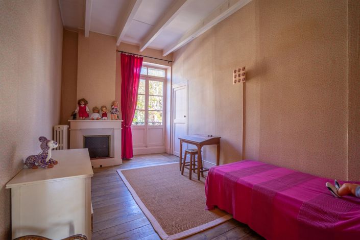 Image No.17-5 Bed House for sale