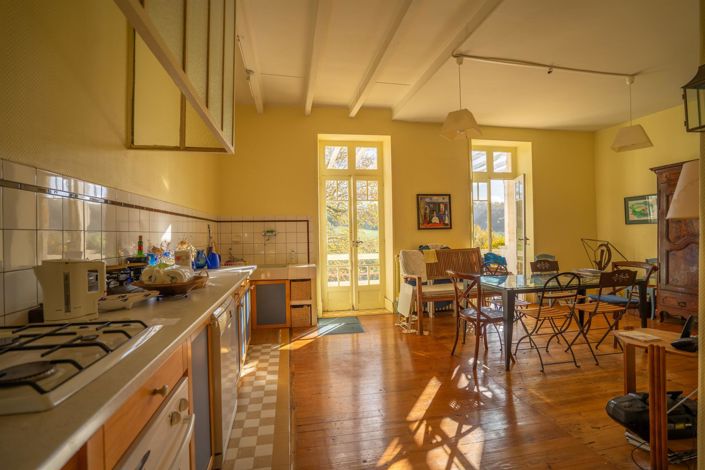 Image No.6-5 Bed House for sale