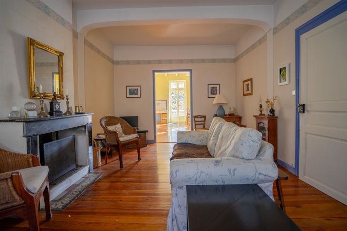 Image No.9-5 Bed House for sale