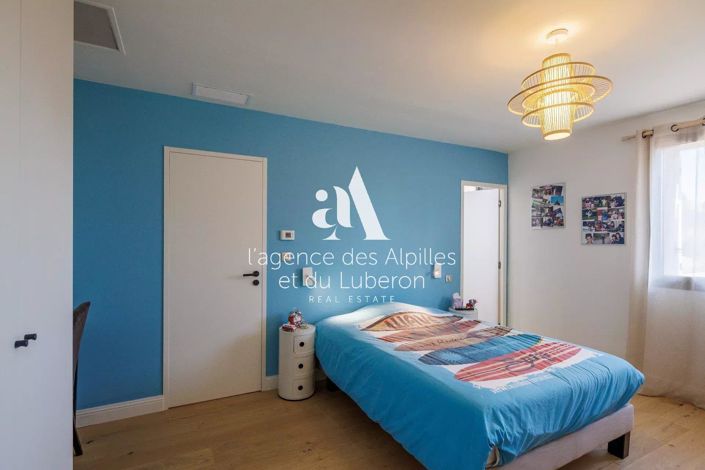 Image No.17-4 Bed House for sale