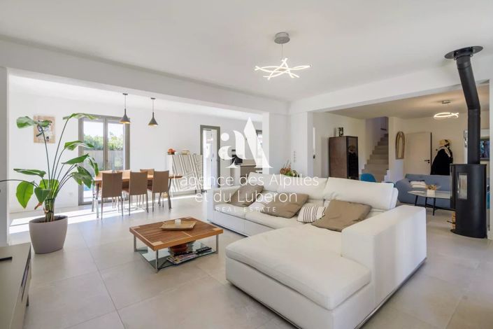 Image No.6-4 Bed House for sale