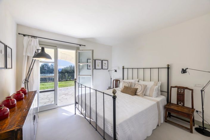 Image No.17-4 Bed House for sale